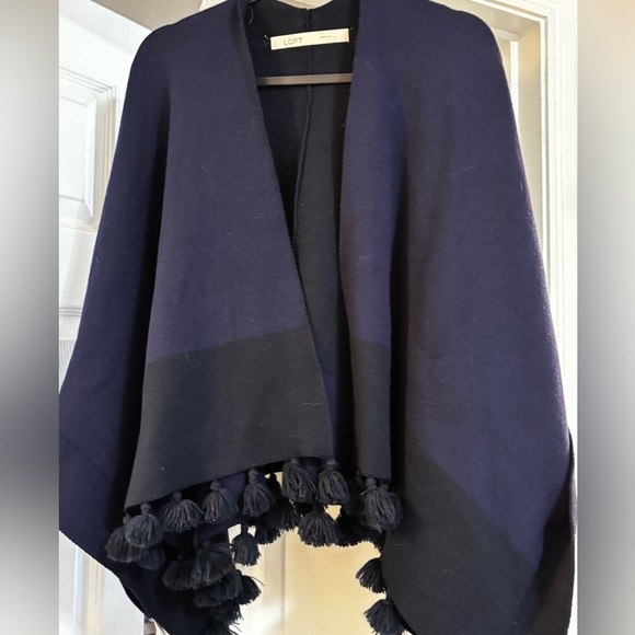 LOFT Accessories - LOFT Wrap with Tassels NWT